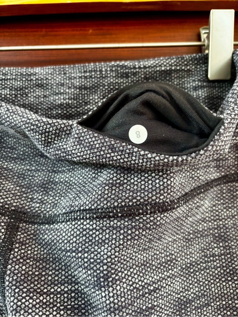 Lululemon Wunder Under Crop *Luxtreme 21" in Heathered Black Size 8 - Picture 7 of 8